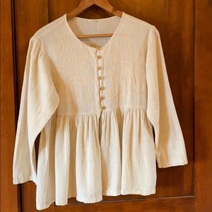 Ecru baby doll top with delicate embroidery M